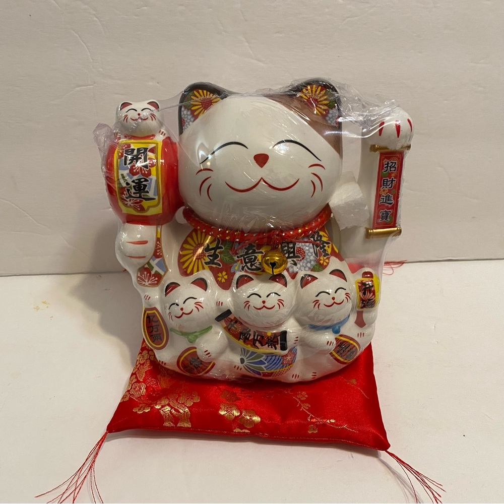 Japanese Lucky Money Cat with 3baby cats moving arm neko Yakushi kiln Mino lucky